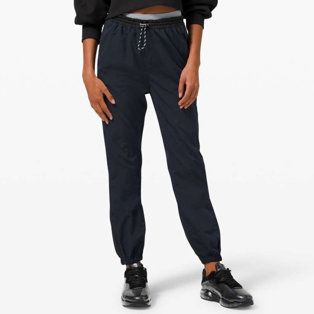 Lululemon Evergreen Track Pant Navy / Black sz 6